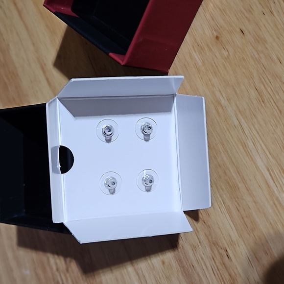 Akademiks  2 pair of beautiful earrings. Square stone and cross boxed set - Picture 5 of 5